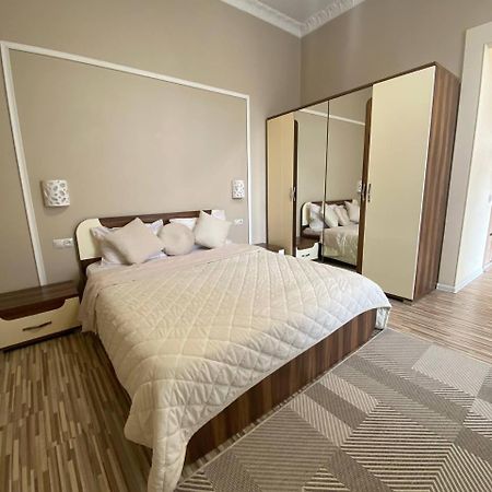 Bright Apartment In The Very Centre Lemberg Exterior foto